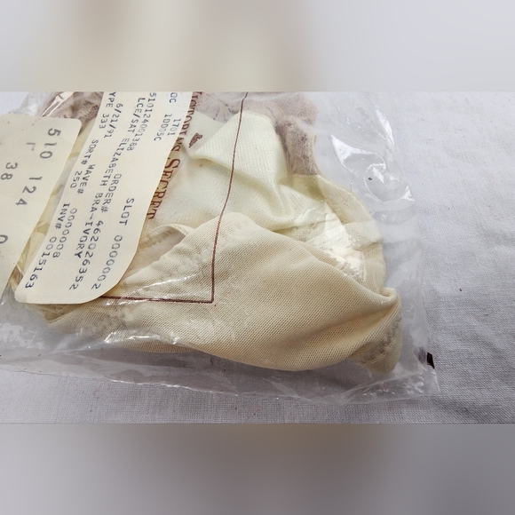 ❤ NWT VINTAGE VICTORIA'S SECRET LACE / SATIN ELIZABETH UNDERWIRE BRA IVORY 38B - Picture 4 of 5